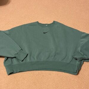 Women’s Nike oversized crew neck sweatshirt light green color, size large